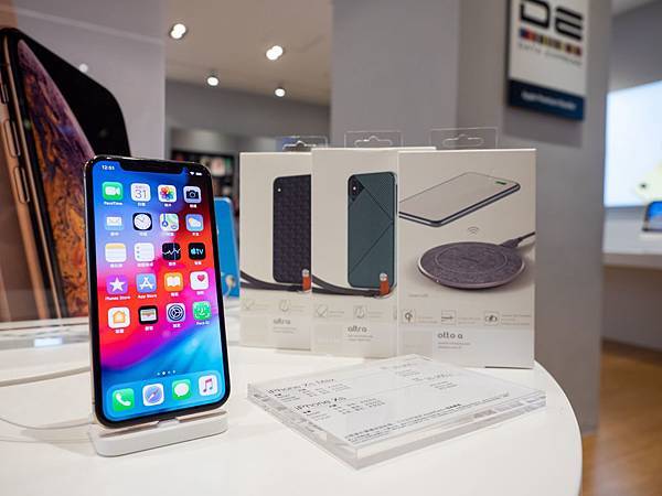 【新聞照片3】Moshi品牌月開跑：購買iPhone全系列商品加價388贈Moshi Otto Q無線充電盤，加購DE Care行動裝置保險，再送指定行動電源，另外預約更換iPhone電池或螢幕，可享現折520元優惠.jpeg