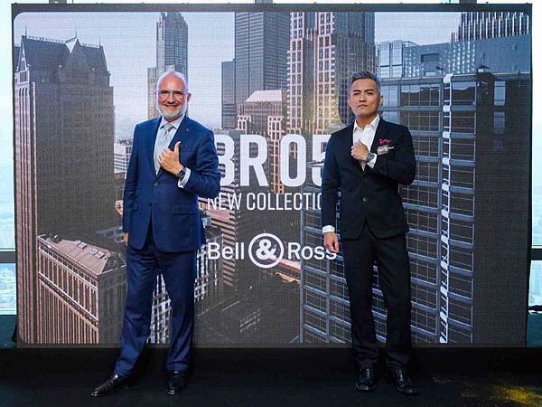 【新聞照片4】Bell %26; Ross聯合創辦人兼行政總裁Carlos與搖滾型男范逸臣一同慶祝Bell %26; Ross BR05系列再造經典，錶現個人魅力。.jpg