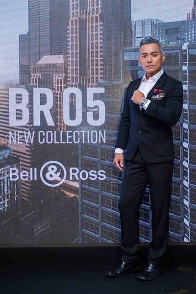 【新聞照片3】Bell %26; Ross BR05系列再造經典 范逸臣大唱「無樂不作」體現錶款力。.jpg