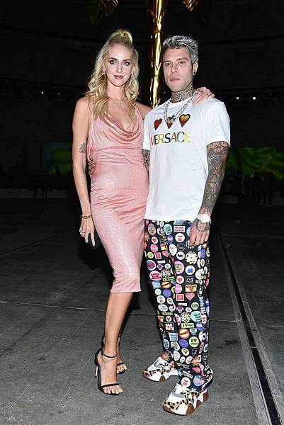 義大利饒舌歌手費德里柯路西亞(Fedez Lucia)穿著Versace Squalo運動鞋 $37,500.JPG