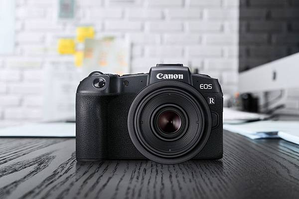 _04_購買 Canon EOS RP 機身，即贈LP-E17原廠電池 (價值$2,390)，鏡組再加送郵政禮券一千元。.jpg