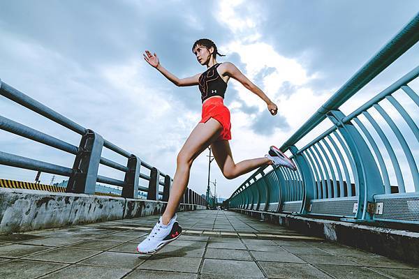 路跑女神 李佳穎 跑出童顏還不夠！搭載「智能」跑出女力自信.jpg