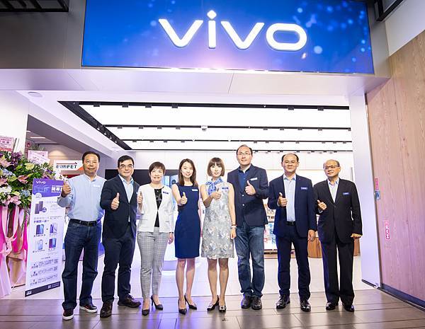 【圖3.】vivo台北三創體驗旗艦店正式開幕，各大通路、經銷商貴賓站台齊賀.jpg