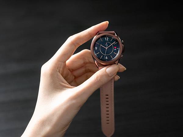 【新聞照片三】Galaxy Watch3_星霧金.jpg