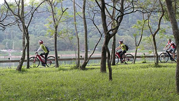 雲品與捷安特邀請旅客騎上自行車探訪日月 潭秘境月牙灣.jpg