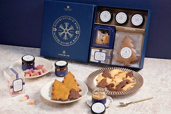 華泰名品城首度攜手「深夜裡的法國手工甜點」推出滿額贈聯名聖誕禮盒.jpg