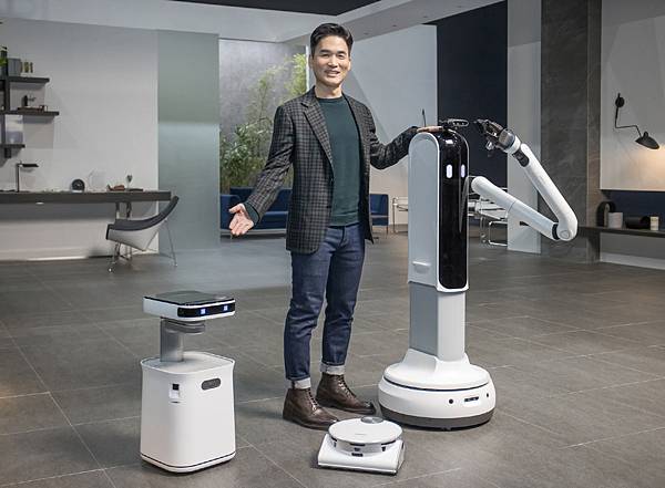 【新聞照片4】三星將AI和機器人導入日常生活中（左：Samsung Bot™ Care、中：JetBot 90 AI+掃地機器人、右：Samsung Bot™ Handy）.jpg