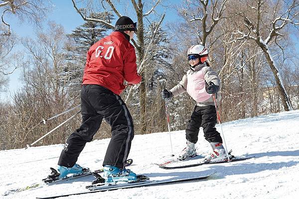 〔圖九〕中國「亞布力度假村」及「北大壺度假村」皆與法國滑雪學校ESF合作，提供4歲以上分級分齡專業團體滑雪課程.jpg