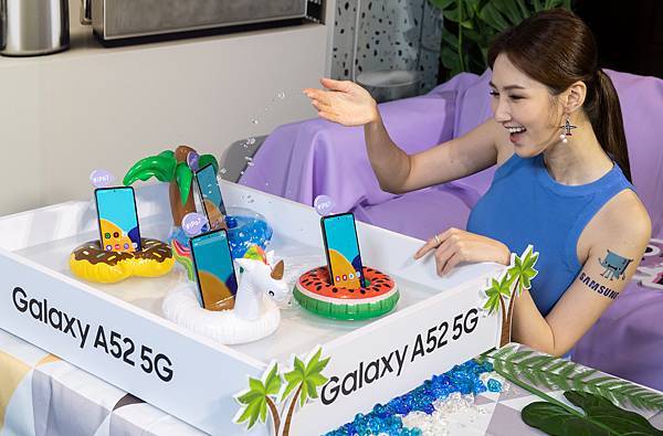 【新聞照片3】Galaxy A52 5G IP67防水豆豆機 怪好玩登場.jpg