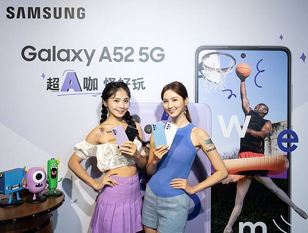 【新聞照片4】Galaxy A52 5G搭配質感霧面機殼與活潑四色選擇，讓手機瞬間化身校園最潮穿搭配件！.jpg