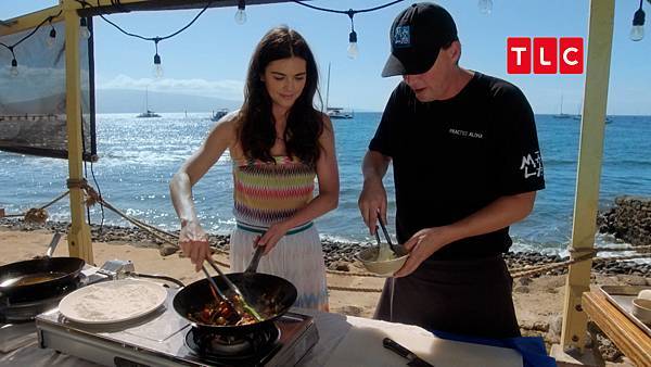 凱蒂造訪夏威夷茂伊島知名餐廳，跟著大廚學做充滿異國風味的海鮮料理.jpg