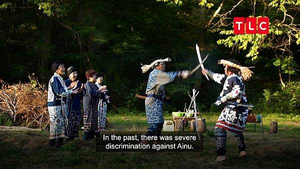 《當代美食》圖說：種北海道愛奴人的傳統舞蹈，是為了防止這裡的惡神為惡作亂。.jpg