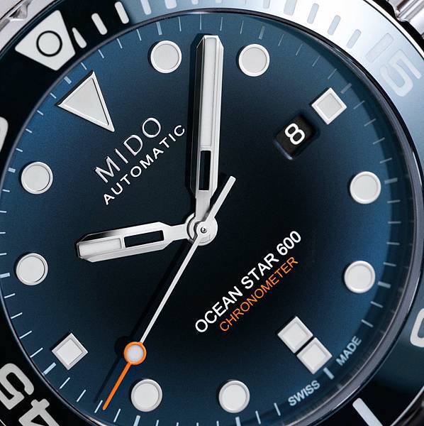 形象照4_Ocean Star 600 Chronometer 海洋之星深潛600米腕錶_M026.608.11.041.01_blue_NT$54,800.jpg