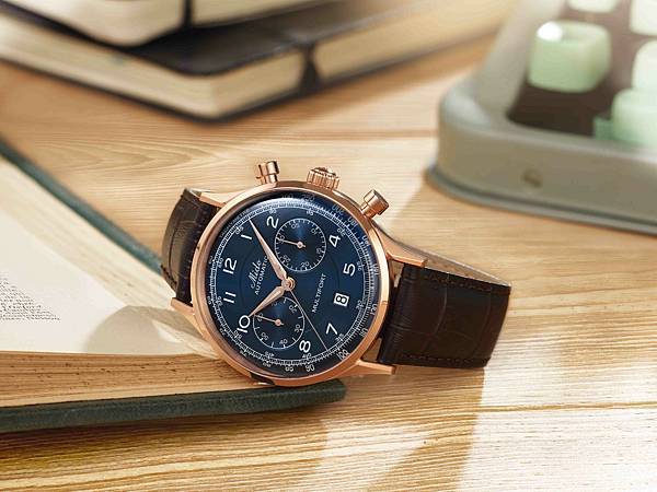 形象照3_Multifort Patrimony Chronograph先鋒系列傳承者計時碼錶_M040.427.36.042.00_NT$66,300.jpg