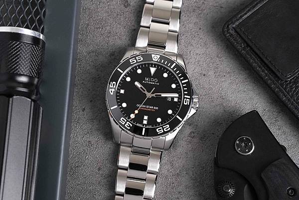 形象圖1_Ocean Star 600 Chronometer 海洋之星深潛600米腕錶_M026.608.11.051.00_black_NT$54,800.jpg