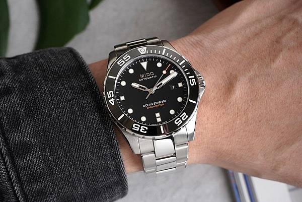 形象圖3_Ocean Star 600 Chronometer 海洋之星深潛600米腕錶_M026.608.11.051.00_black_NT$54,800.jpg