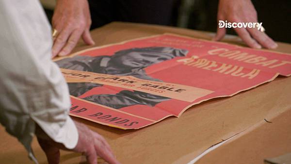 Discovery頻道 《布魯克林舊貨王》 圖說：比利帶著他個人珍藏的克拉克蓋博電影海報，請資深紙類修復師為它重現新生。.jpg