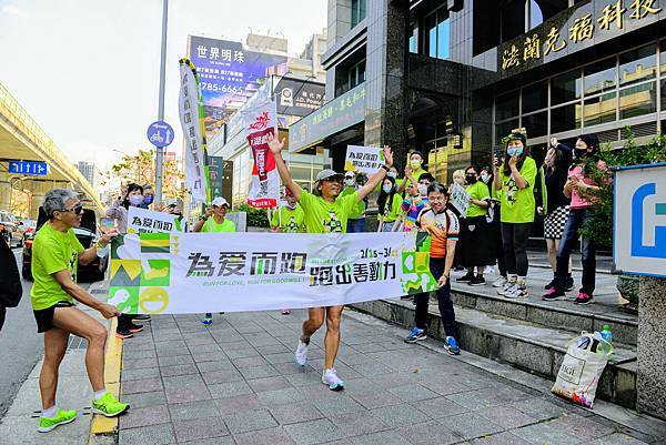 提碁創辦人陳崇誠以25天挑戰1046公里環台，宣告「2022提碁公益路跑」圓滿成功！.jpg