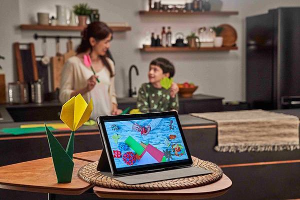 【新聞照片7】購買Tab M10（第3代）送原廠皮套活動，將於PChome 24h 購物網與momo購物網開跑。.jpg