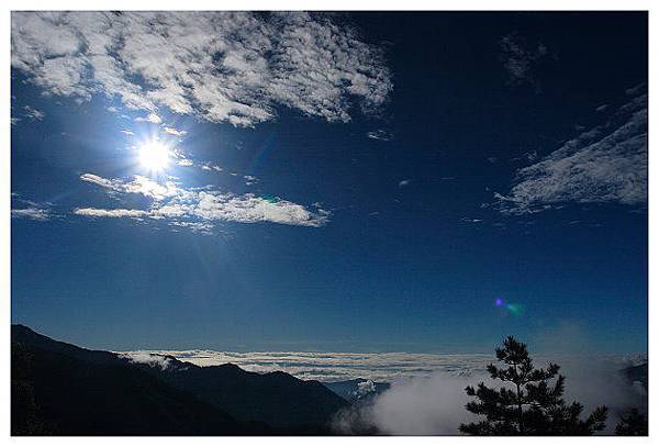 IMG_6368-太陽很大,天空很藍,雲海很遠.JPG