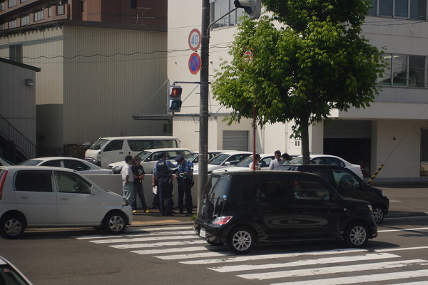 IMG_4511-又看到警察,不過仔細看才發現原來是在處理車禍~.JPG