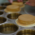 林政紅豆餅-19-林政的紅豆餅都是靠邊緣那層薄片來連結兩塊餅皮.JPG