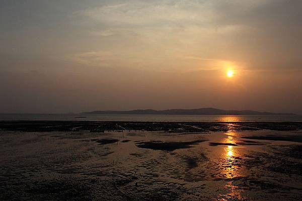 20090918-175-夕陽西下,到某處海灘觀日落.JPG