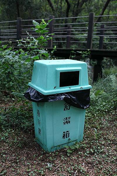 20090920-017-垃圾桶美其名為-舒潔箱.JPG
