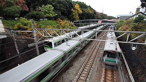 IMG_1209-呼~繁忙的電車,竟然一次可拍到四台.JPG