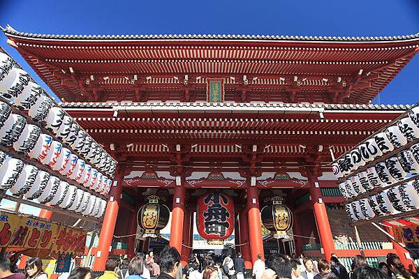 IMG_2344-日本寺廟似乎都有很多燈籠.JPG