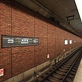 IMG_3366-馬車道站,一下車映入眼簾的就是紅磚牆.JPG