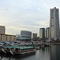 IMG_3392-右前方是今晚要去看夜景的日本第一高樓 Landmark Tower.JPG