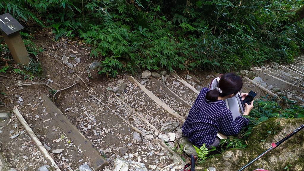 下山1。1休息.JPG 下山1。1休息.JPG