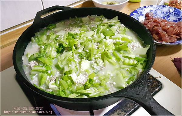 (鑄鐵鍋料理)櫻花蝦芥菜飯佐臘腸 18.jpg