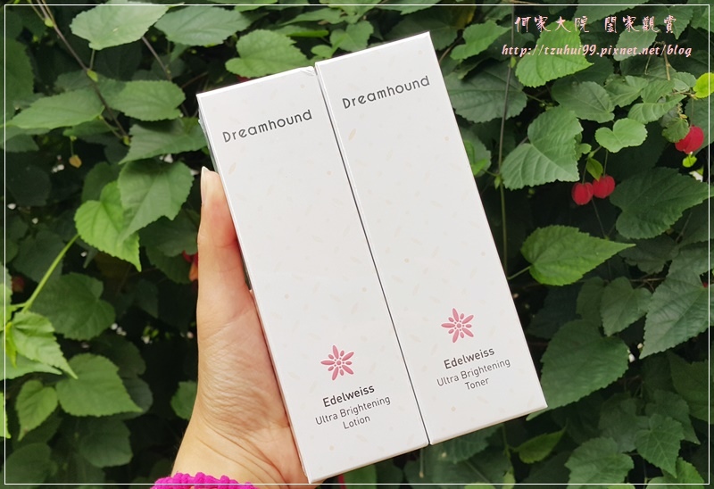 Dreamhound朵芮迷雪絨花光綻煥白系列之化妝水&乳液 01.jpg