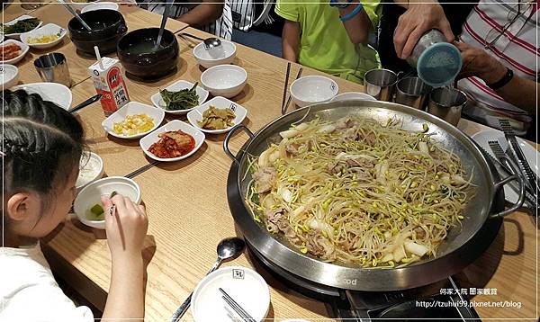 2018韓國首爾團體行Day1 桃園機場停車+Wifi機租借+豆火+韓服體驗+景福宮+東大門+韓式部隊鍋+L'ART Hotel+雄獅旅遊+行程分享 16.jpg