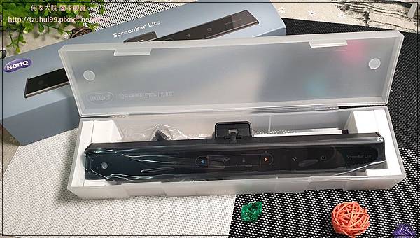 BenQ ScreenBar Lite筆電智能掛燈(筆電燈) 09.jpg