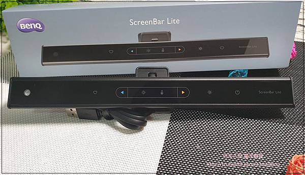 BenQ ScreenBar Lite筆電智能掛燈(筆電燈) 16.jpg