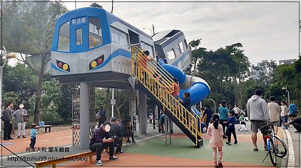 林口樂活公園(捷運車廂公園)特色公園+共融公園+特色溜滑梯 13.jpg