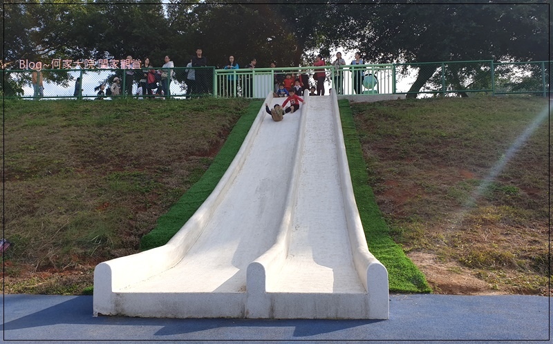 林口足夢運動公園(兒童足球場+超長溜滑梯+攀岩場+攀爬網)滯洪池公園 14.jpg