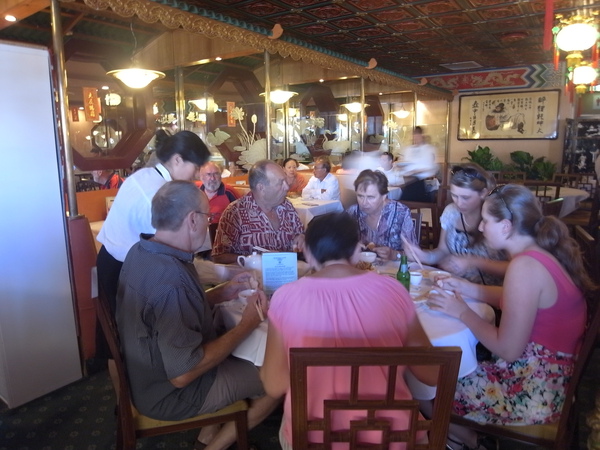 已經不意外了,澳洲的中國餐館, 有2/3都是當地白人在用餐