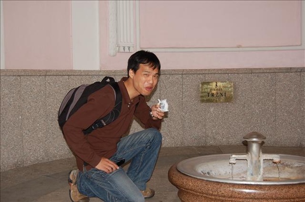 簡直就不是人喝的嘛~（只有這位仁兄的表情這誇張）