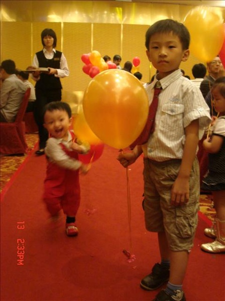 台下玩了起來