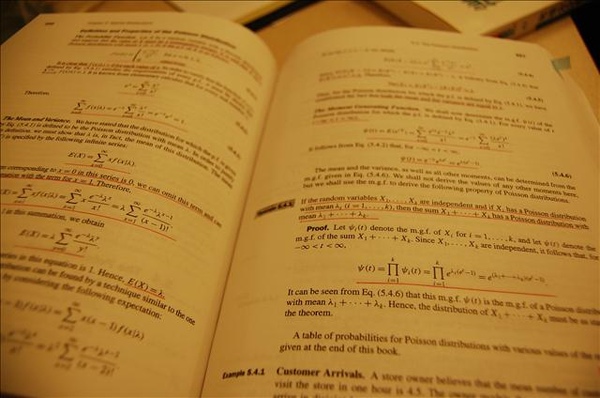 翻開內頁證明對姊姊我來說真的是天書（我最討厭數學了哼）