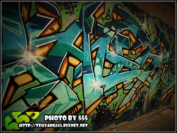 10/18 Graffiti lomo風