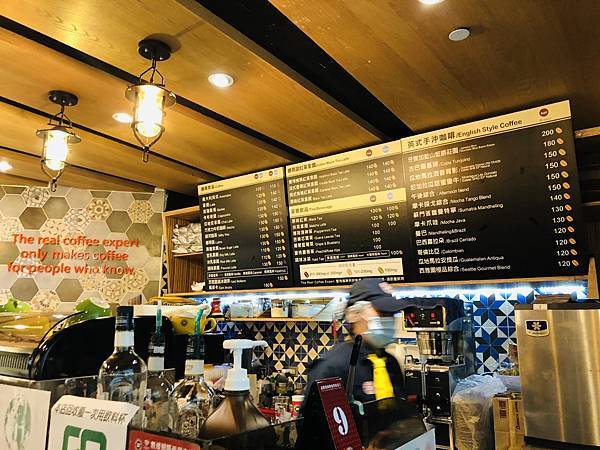 【台北內湖】三軍總醫院吃什麼 微風美食街任你選 【台北內湖】三軍總醫院吃什麼 微風美食街任你選