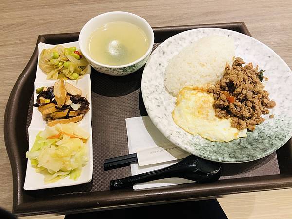 【台北內湖】三軍總醫院吃什麼 微風美食街任你選 【台北內湖】三軍總醫院吃什麼 微風美食街任你選
