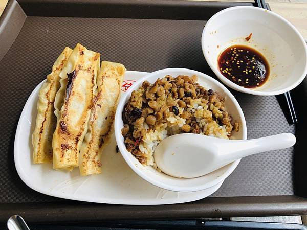 【台北內湖】三軍總醫院吃什麼 微風美食街任你選 【台北內湖】三軍總醫院吃什麼 微風美食街任你選