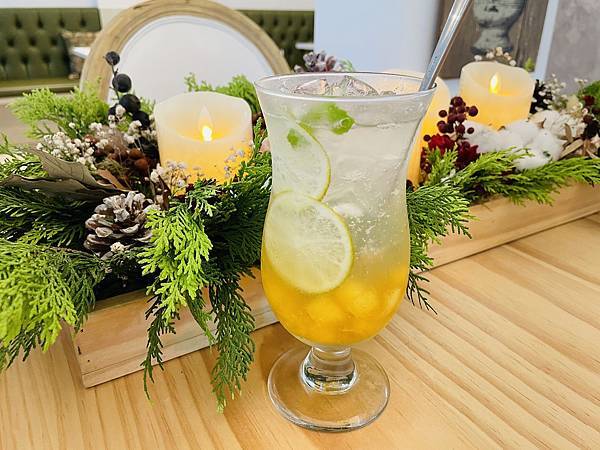 【內湖大湖】隱藏在大溝溪生態治水園區旁的網美餐廳 - Le 