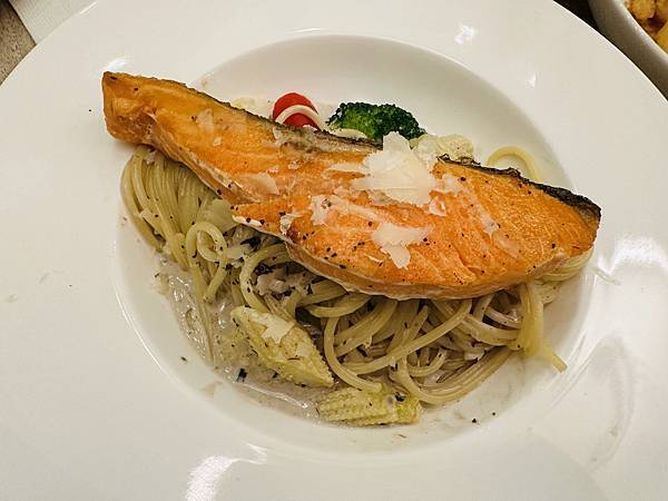 【內湖大湖】隱藏在大溝溪生態治水園區旁的網美餐廳 - Le 